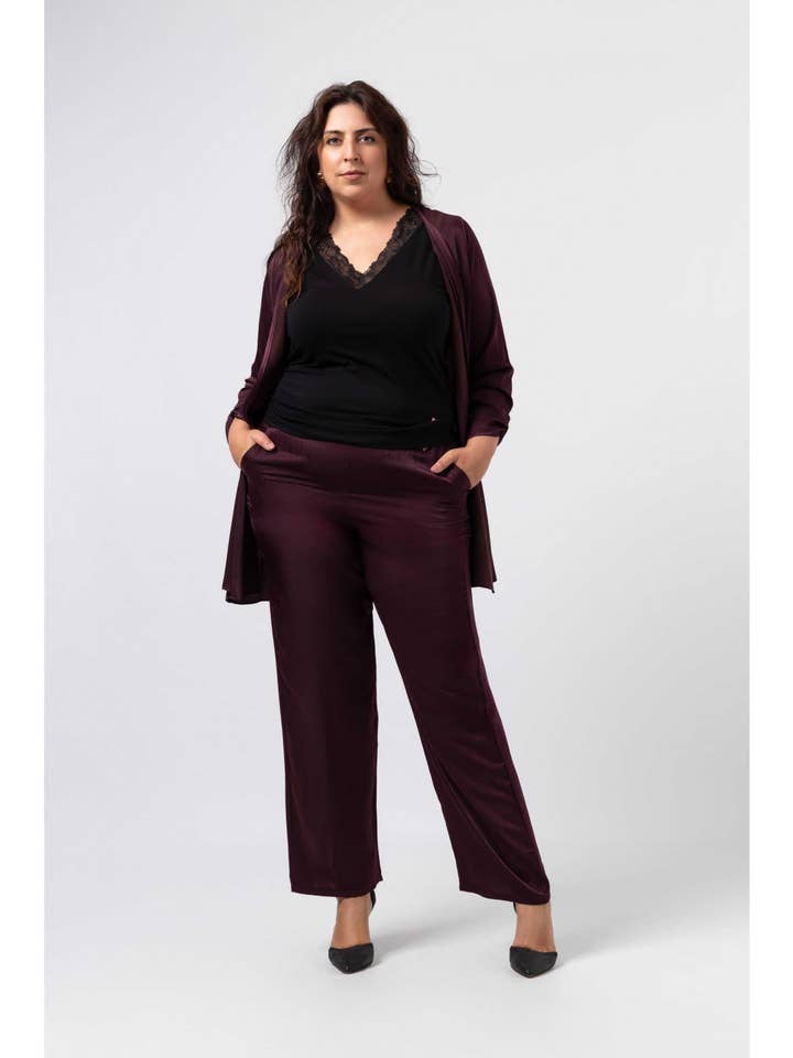 Teresa Cardoso Oliveira - Wholesale Pants - Women's - 253055 - Trousers in plain fabric Autumn Winter Collection Plus Sizes1