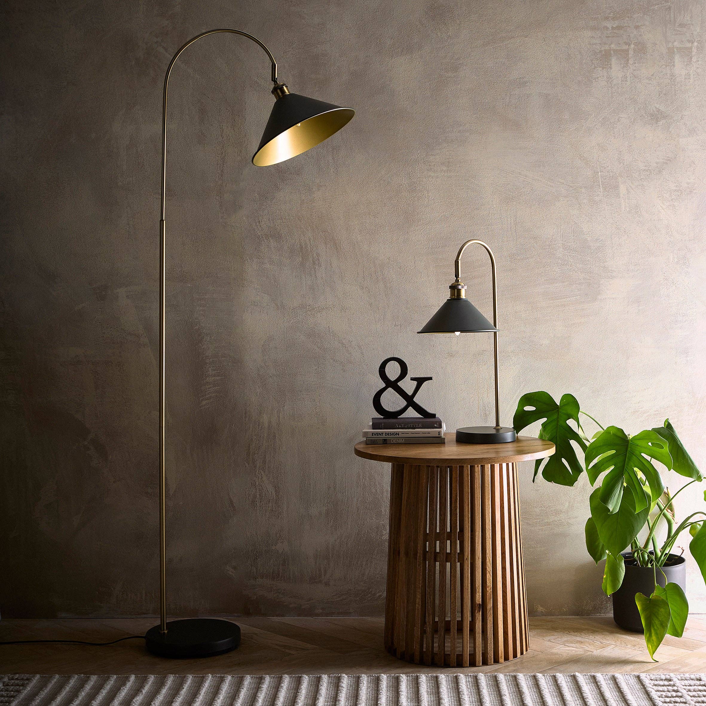 K LIVING – wholesale Floor lamp – Charcoal Painted Lamps with an Antique Brass finish Available in a Table Lamp, Floor Lamp and Ceiling Pendant4