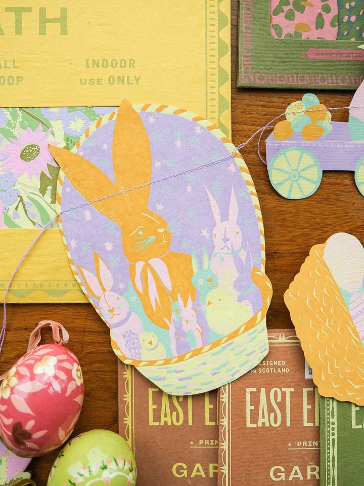 GUIRLANDE DE PÂQUES COUSUE pour la vente par East End Press