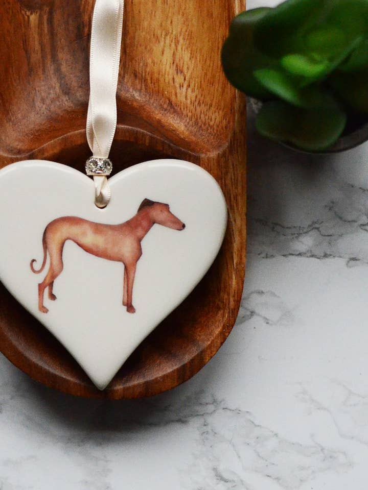 Coeur en céramique Greyhound pour la vente par Dimbleby Ceramics
