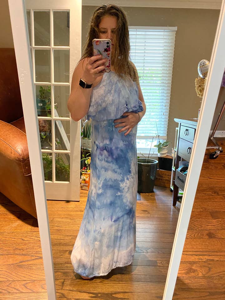 Kleid in voller Länge mit Schößchensaum für den Großhandel von Just About Dyed