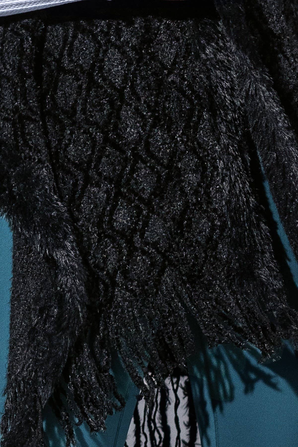 Urbanista - Vendita all'ingrosso Poncho - Donna - Scialle accogliente in maglia bouclé e morbido con frange.6