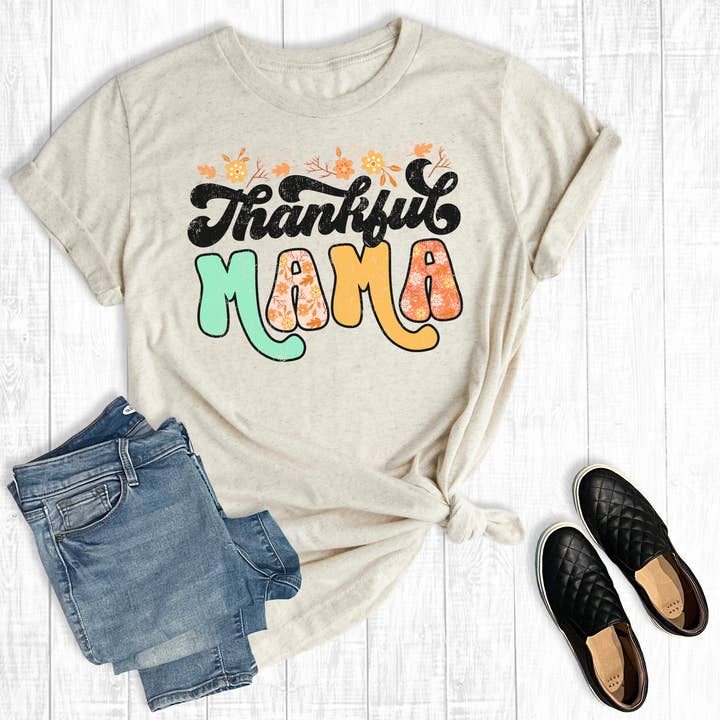 T-shirt graphique Boho Thankful Mama pour la vente par The Way Down South