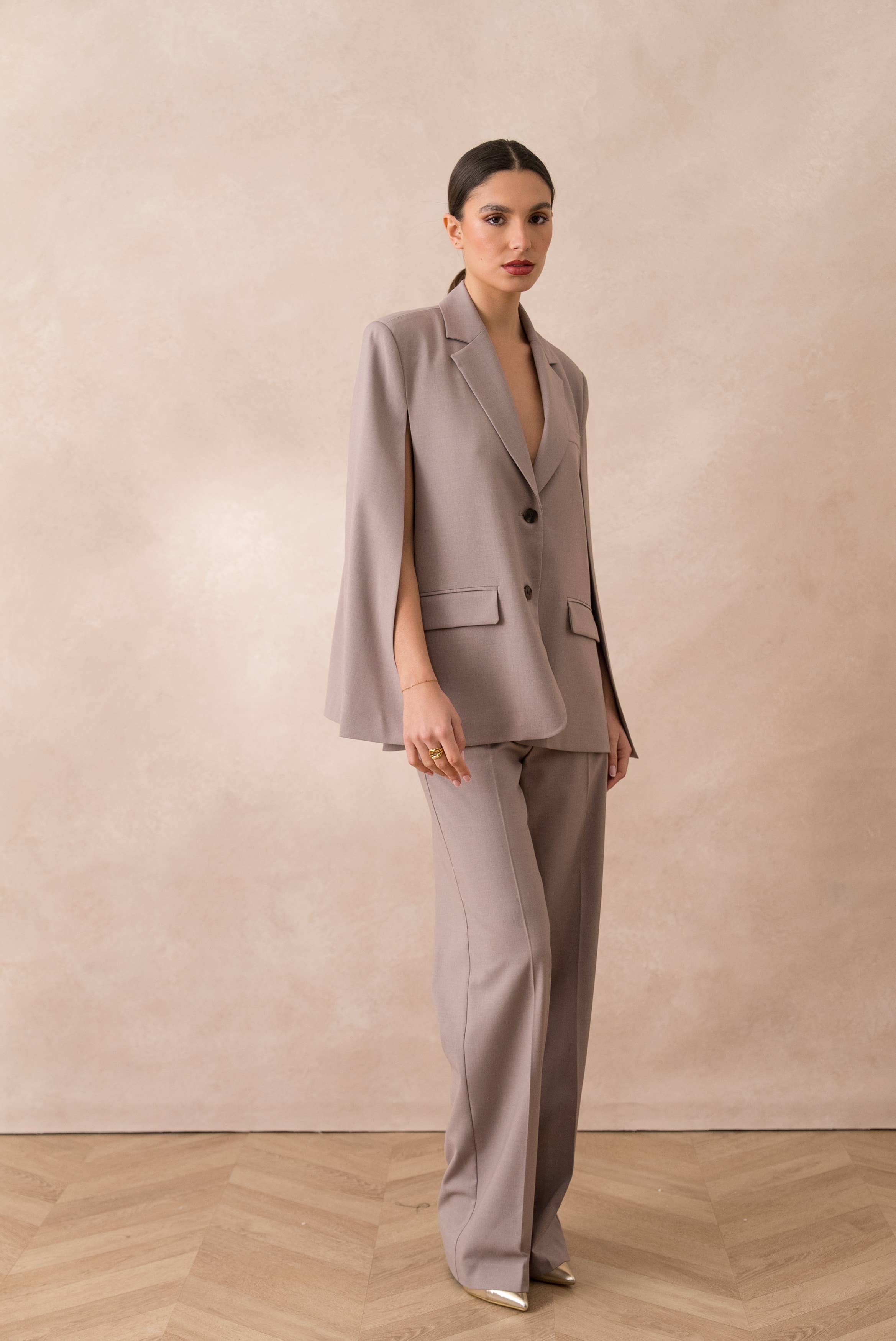 Attentif Paris - Wholesale Jacket - Women's - [Vision] Oversized cape jacket with structured cut16