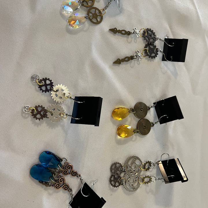 Boucles d'oreilles steampunk assorties pour la vente par Salty Goddess Gifts