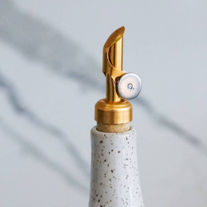 White Lotus Pottery – wholesale Oil/vinegar dispenser – Olive Oil Cruet2