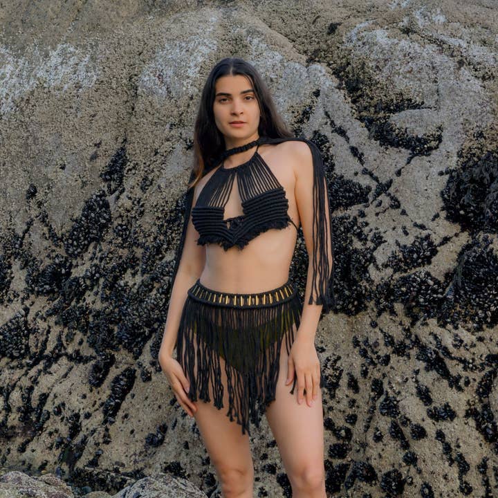 Ensemble Macramé Déesse Noire pour la vente par AstraWander