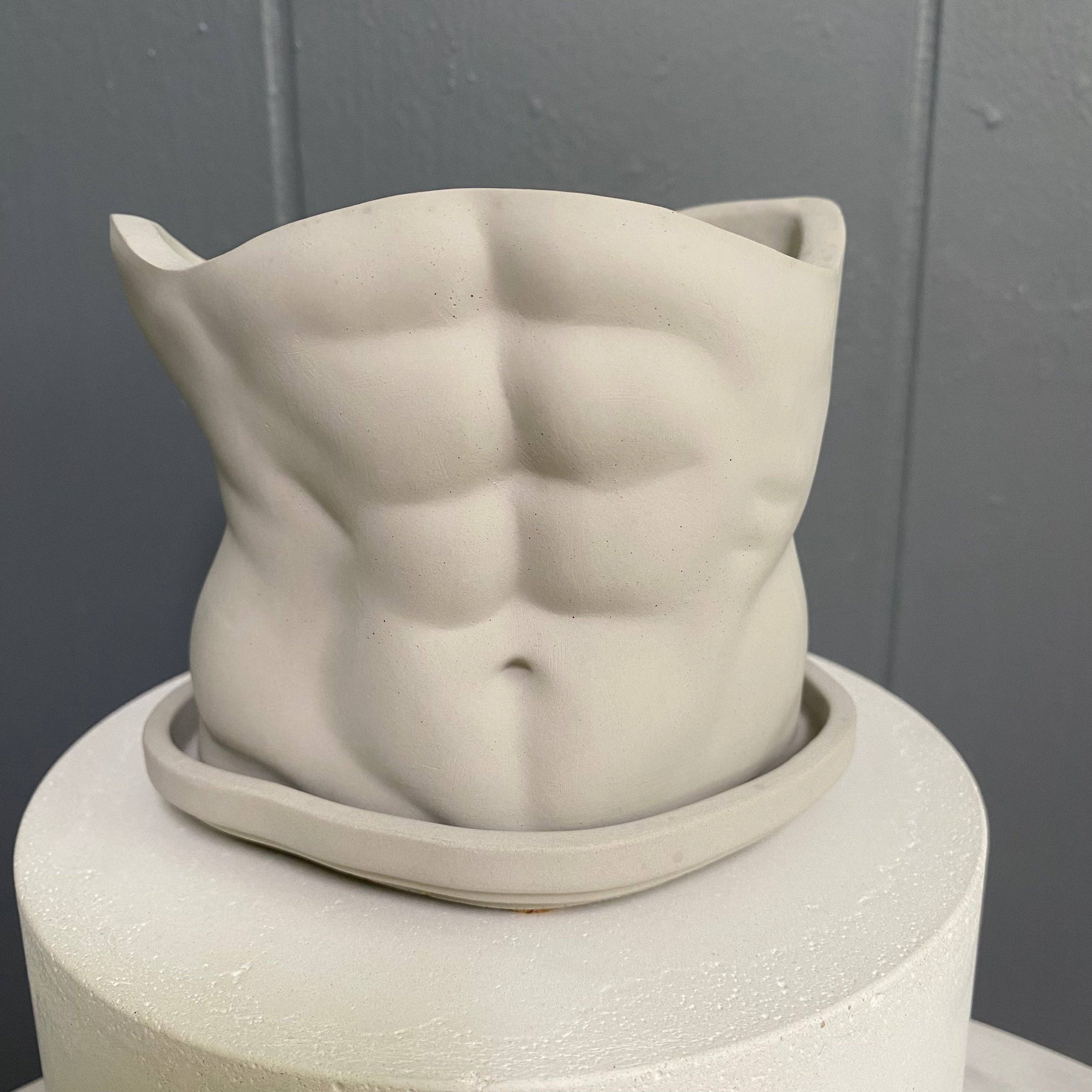 Fancy Concrete – Großhandel Blumentopf – SIXPOT BODY POT FÜR HERREN | HERREN-TORSO-PFLANZGEFÄSS AUS BETON0