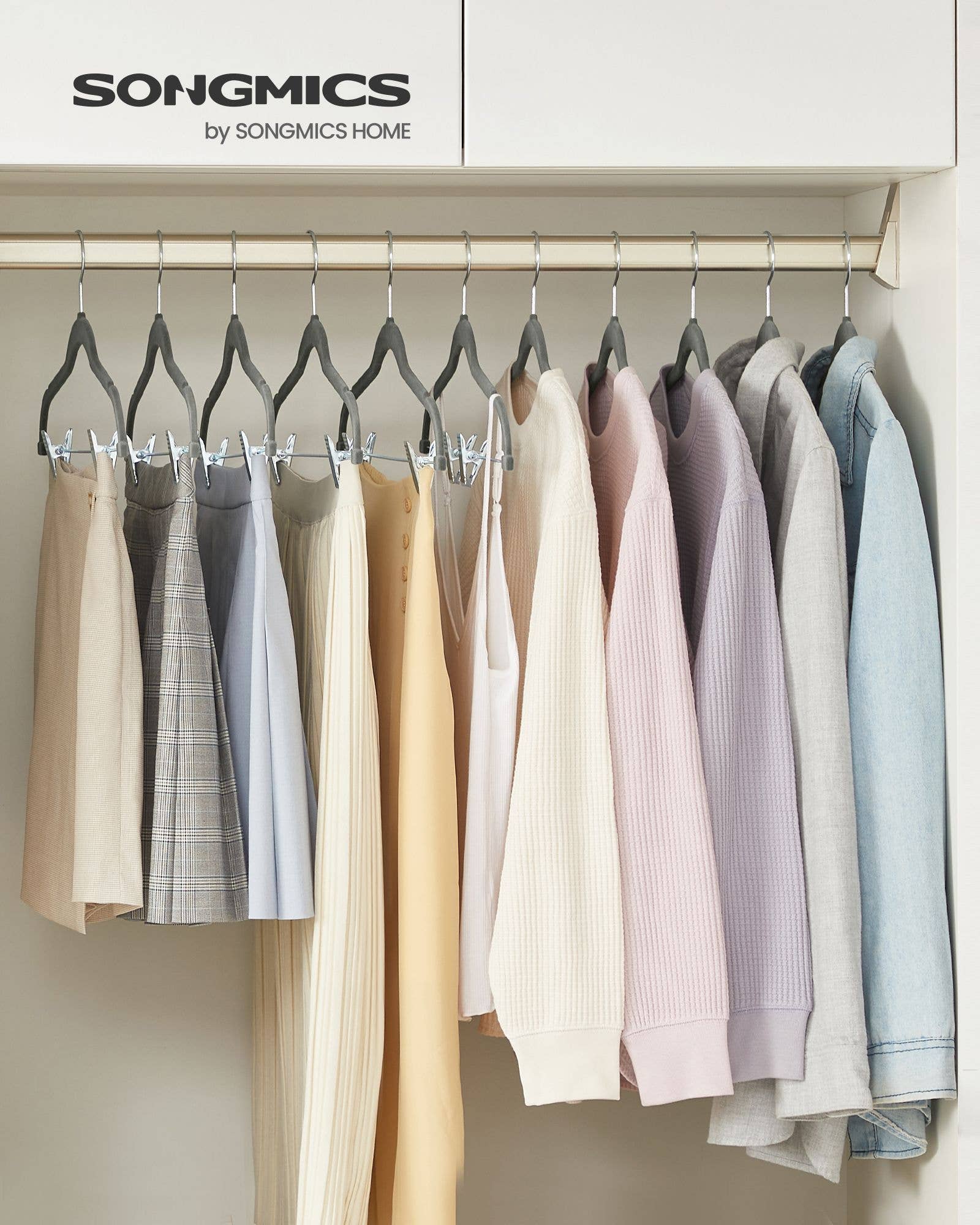 Greenwestons - Wholesale Clothes hangers - 20-Pack Velvet Pants Hangers with Adjustable Clips 31