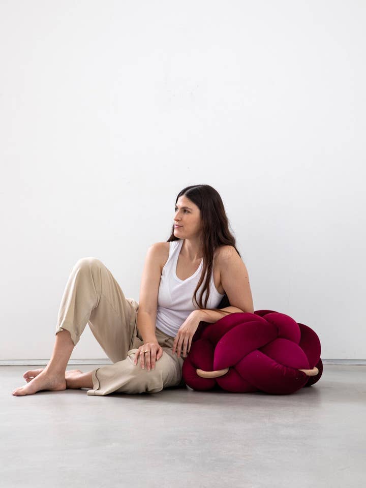 (B) Bourgogne knut ottoman för wholesale av Knots Studio