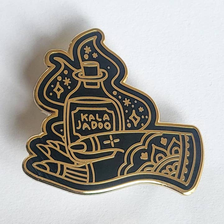 Épinglette en émail Kala Jadoo pour la vente par The Playful Indian