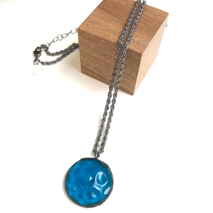 Collier à Couches avec Pépite de Zircon - Moyen pour la vente par Leetie Lovendale