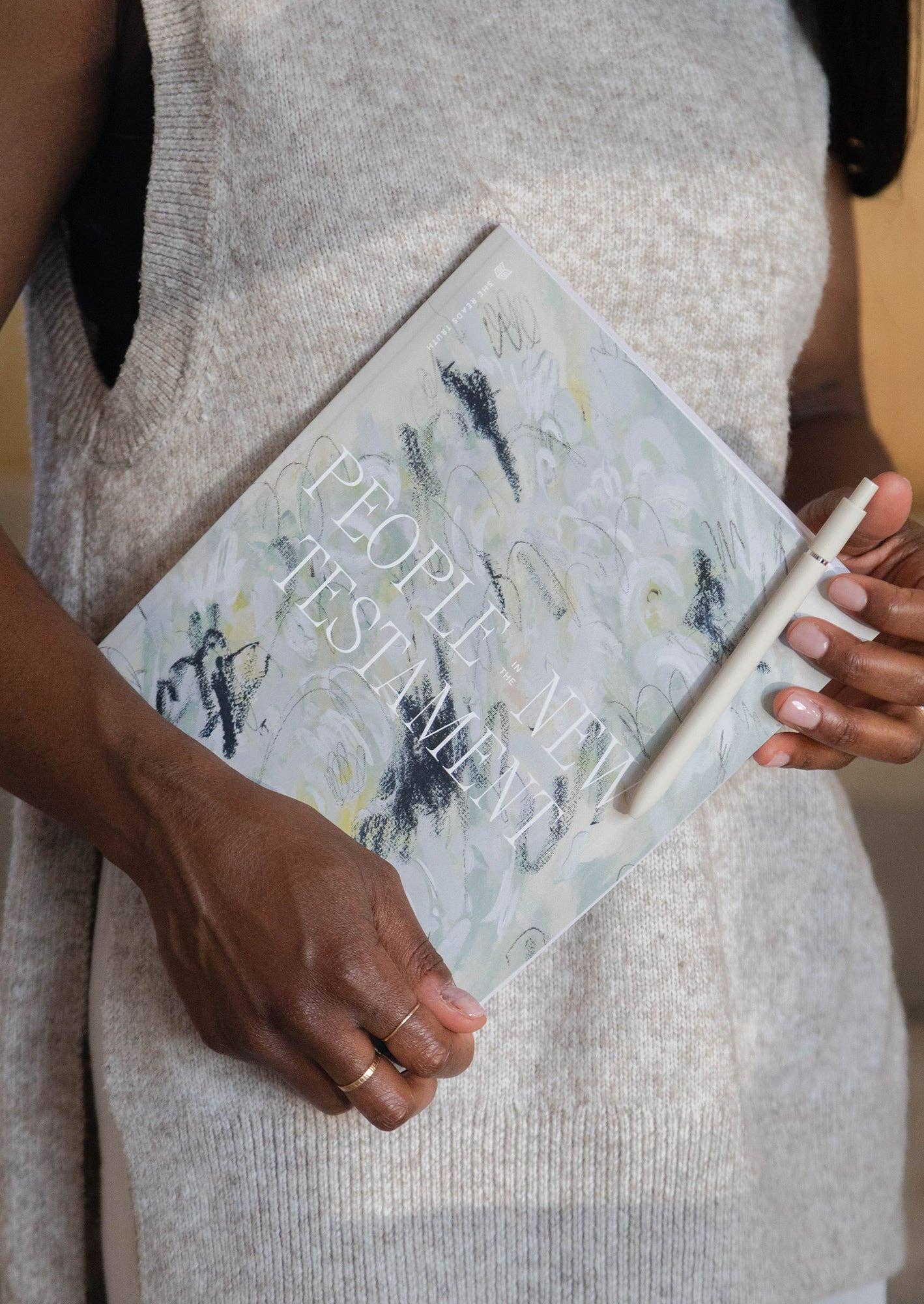 She Reads Truth - Wholesale Religion Book - People in the New Testament Women's Reading Guide1