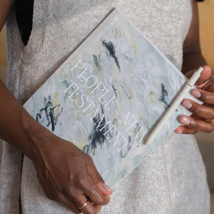 She Reads Truth - Wholesale Religion Book - People in the New Testament Women's Reading Guide1