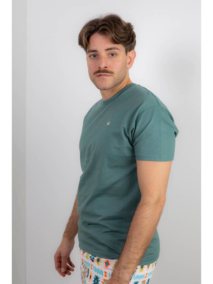 Custi Mikelo: Men's Clothing & Christmas Gifts - Wholesale T-Shirt - Men's - Basic Grass Green T-shirt