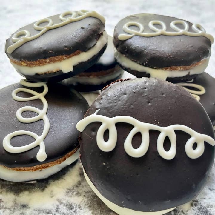 YumYum4DOGS - Wholesale Pet Treats - Dog - Woofie Pie Sandwich dog treats1