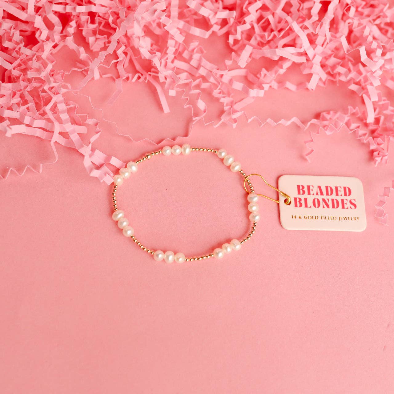 Beaded Blondes – Engroshandel Perlearmbånd – ILY Coastal Pearl armbånd i guld3