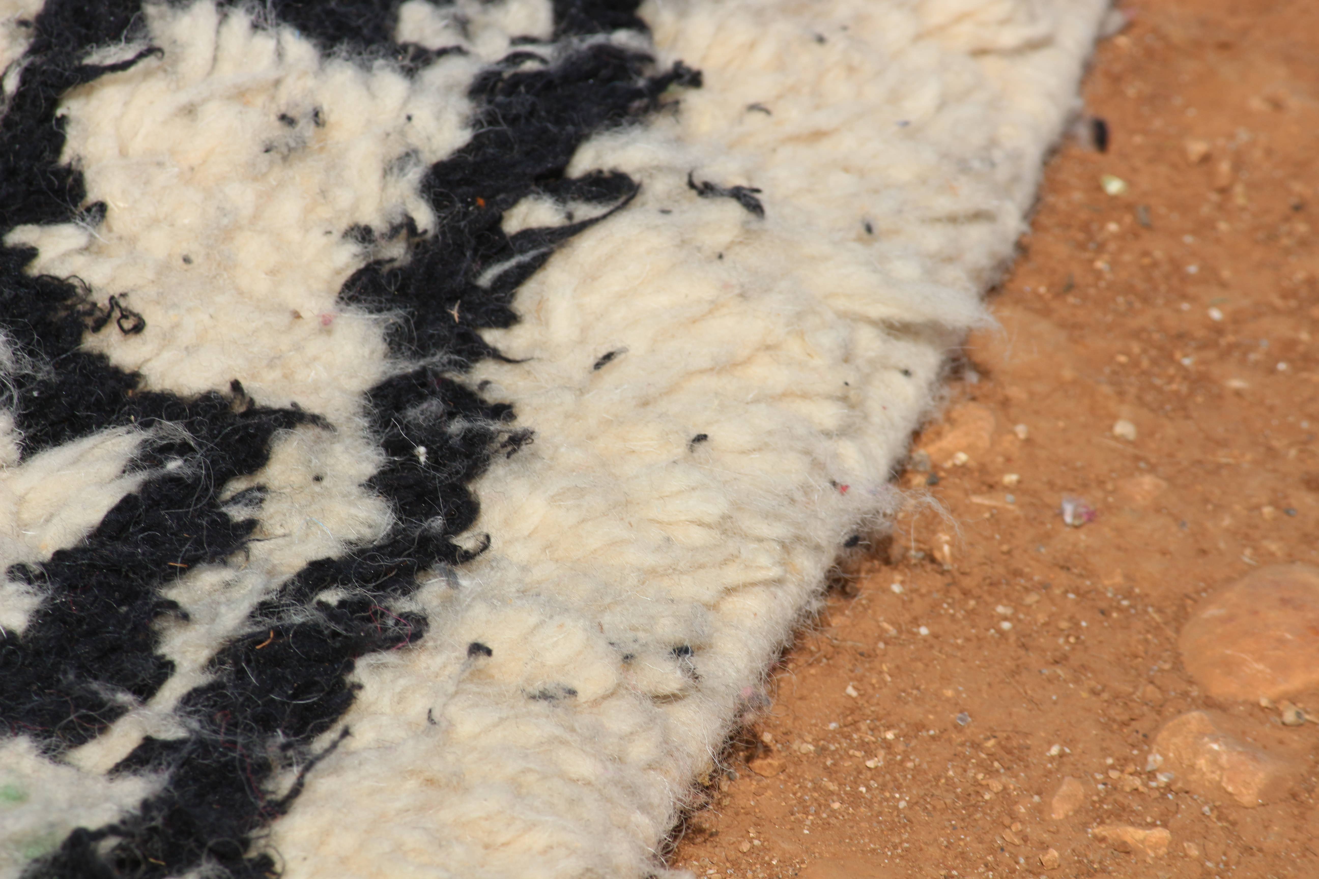 MUSMUSRUGS – wholesale Rug pad – Moroccan Traditional Moroccan Beni Ourain Rug7