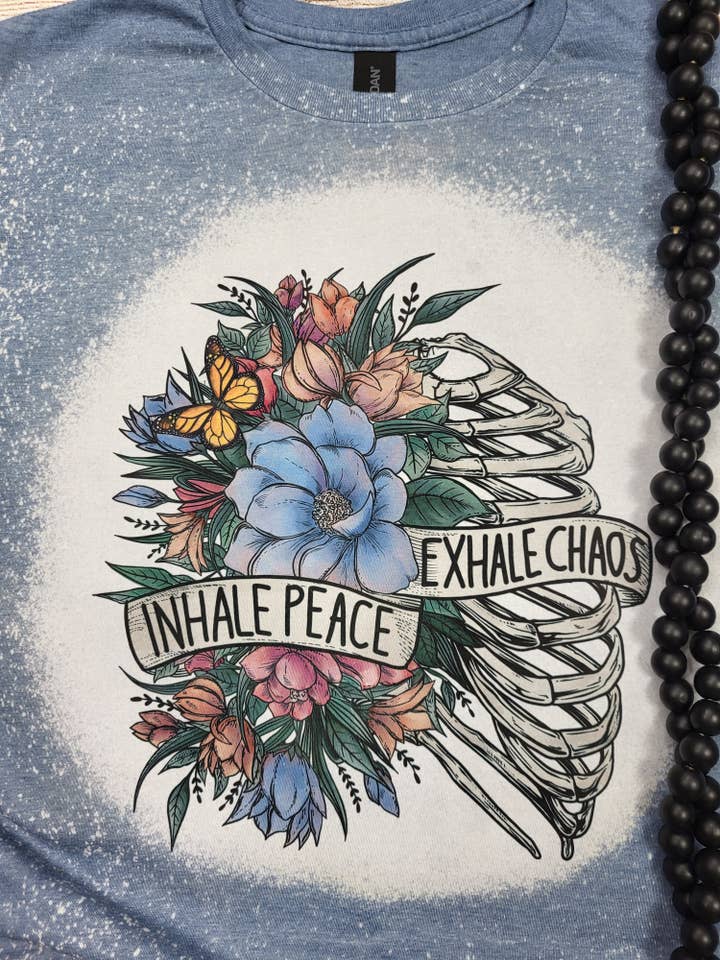 Camiseta blanqueada Inhale Peace, Exhale Chaos para venta al por mayor de Wanderlust Designs Wholesale