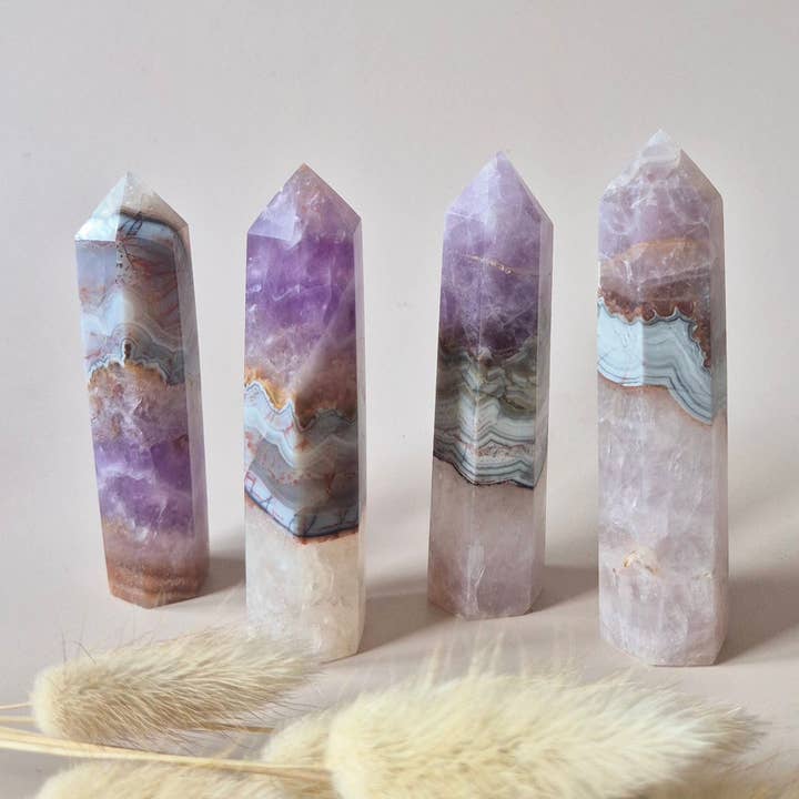 Ametyst agat tårn 7–9 cm | spirituel ædelsten for engroshandel hos Moonlight Gemstones