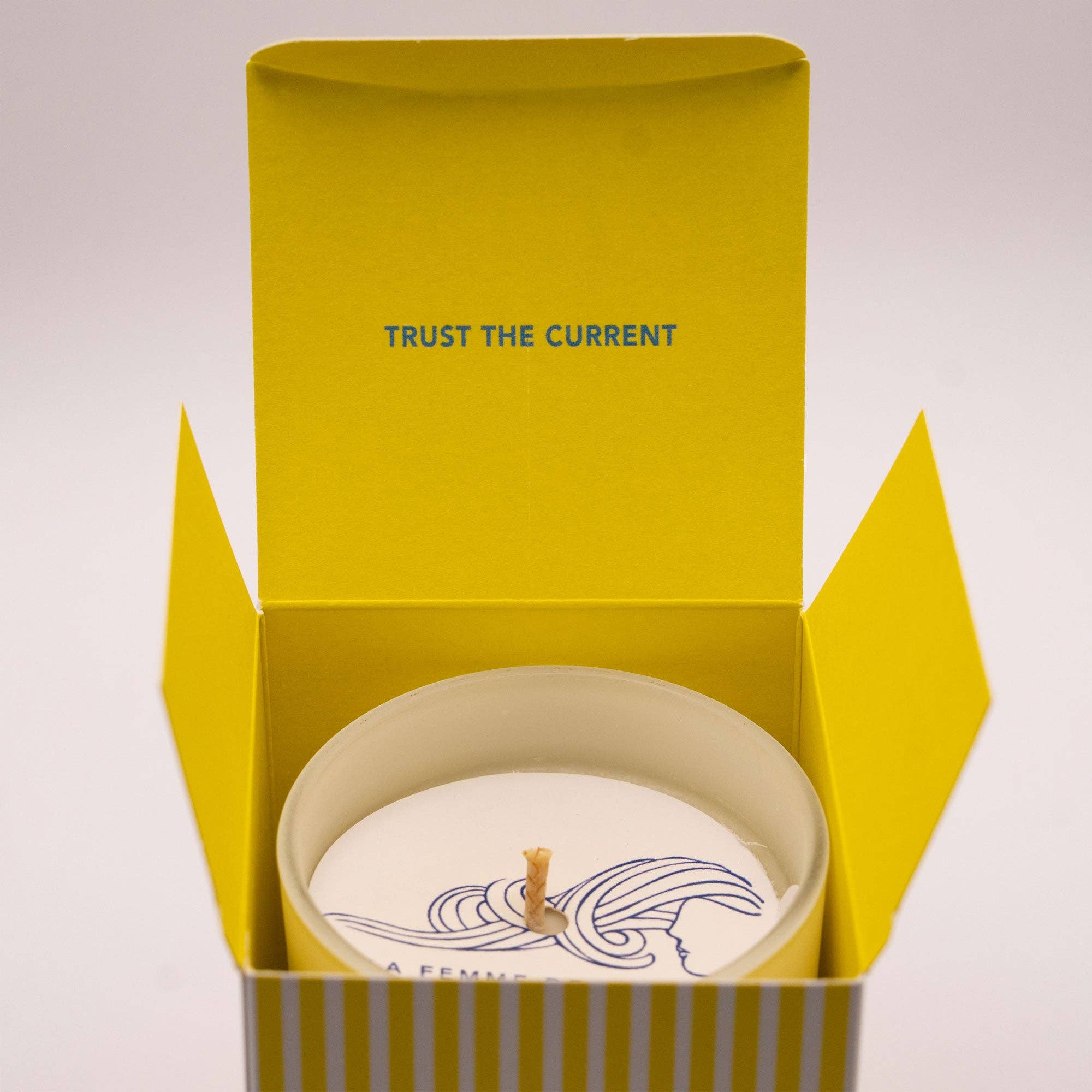 La Femme de La Mer – Vela em jarro/copo por atacado – VELA DE PRAIA "Confia na corrente"1