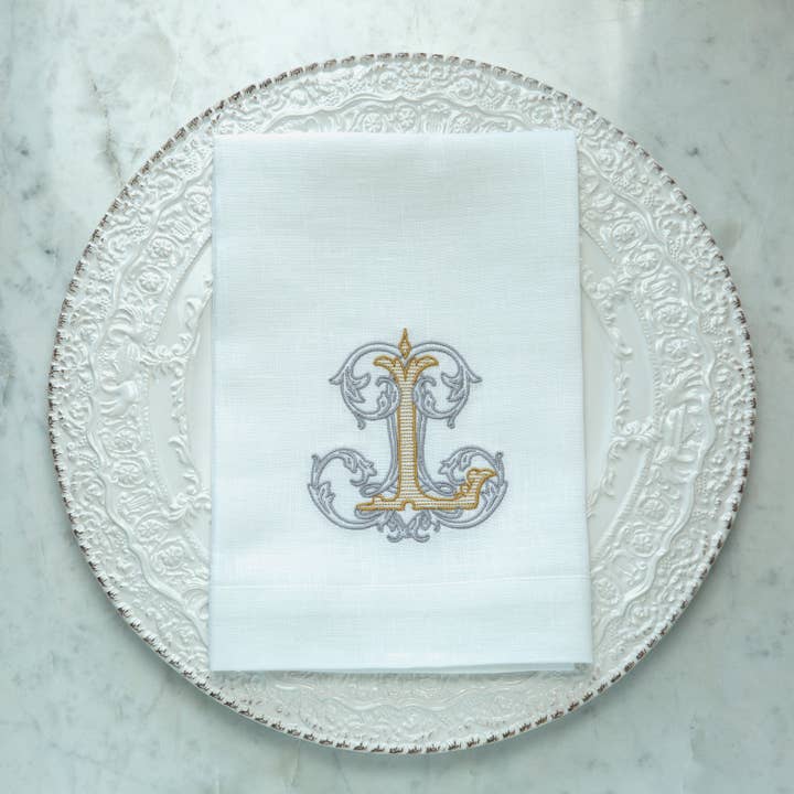 Arte Italica & Crown Linen Designs - Vendita all'ingrosso Tovaglioli da tavola in stoffa - Tovagliolo pieghevole a tre ante con monogramma vintage7