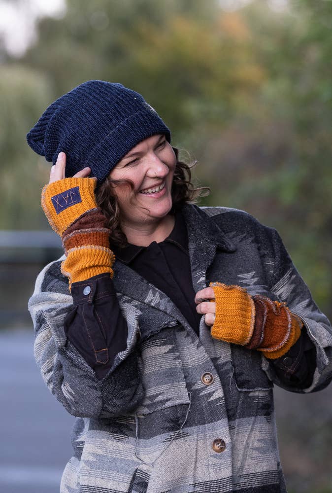 Jax Upcycled - Wholesale Gloves - Unisex - Upcycled Unisex Fingerless Gloves Fall leaves7