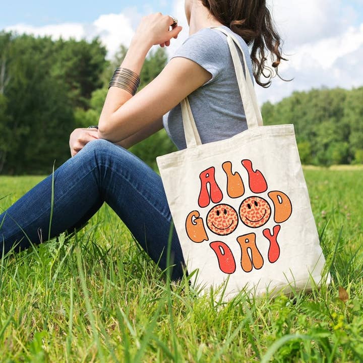 Sac fourre-tout All Good Day pour la vente par Smile Graphics and Design