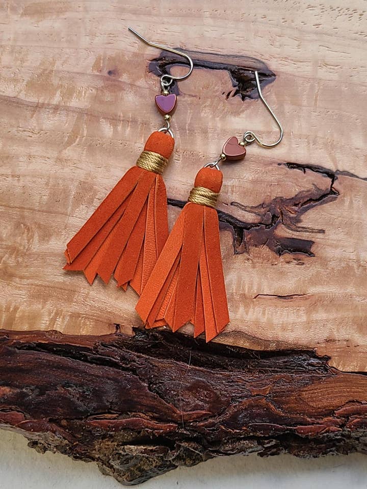 borla de couro (curta) - laranja fogo por atacado de Coral and Pine Jewelry