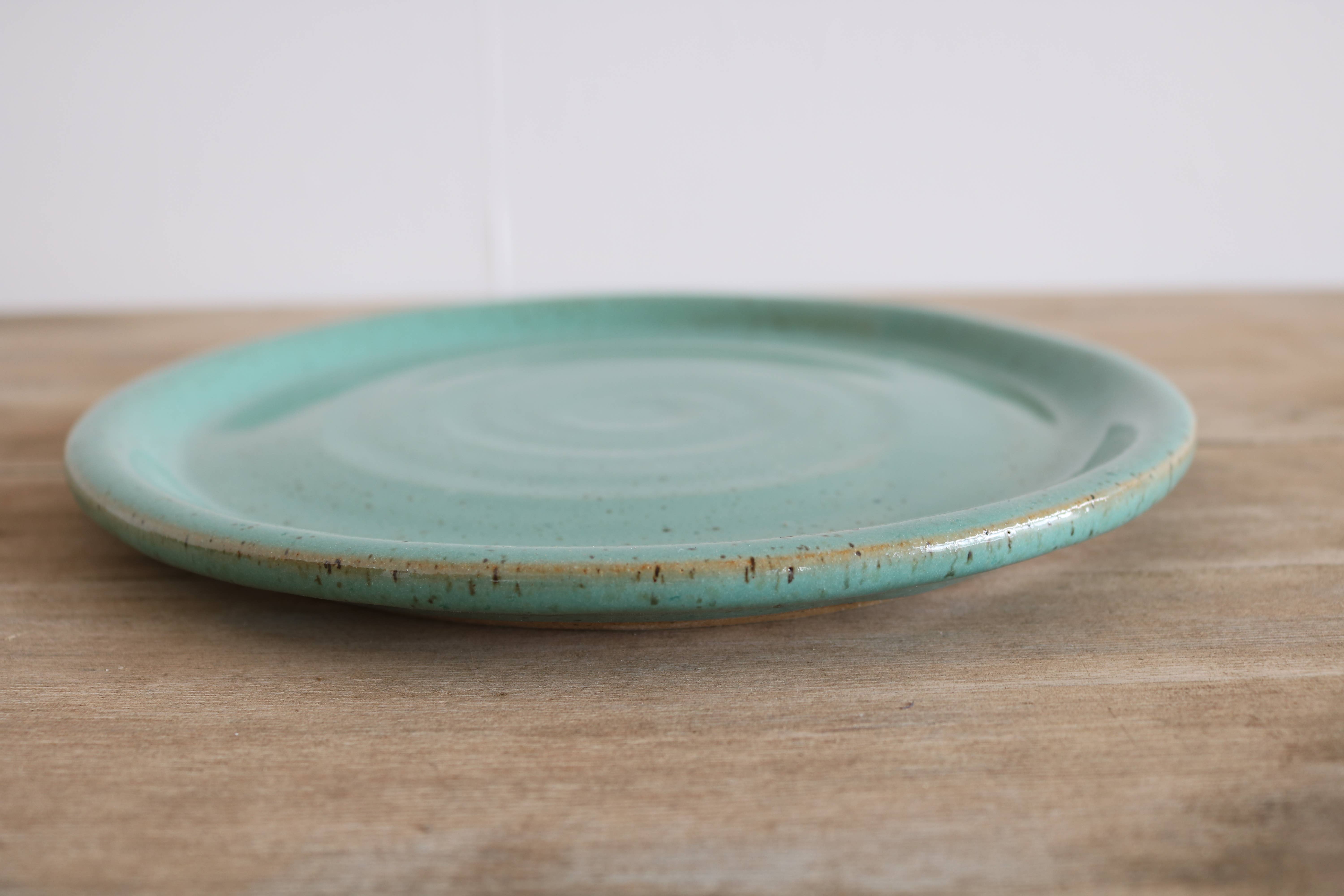 KJ Pottery - Wholesale Borden - Handgemaakte dinerborden van ijzerrood steengoedklei6