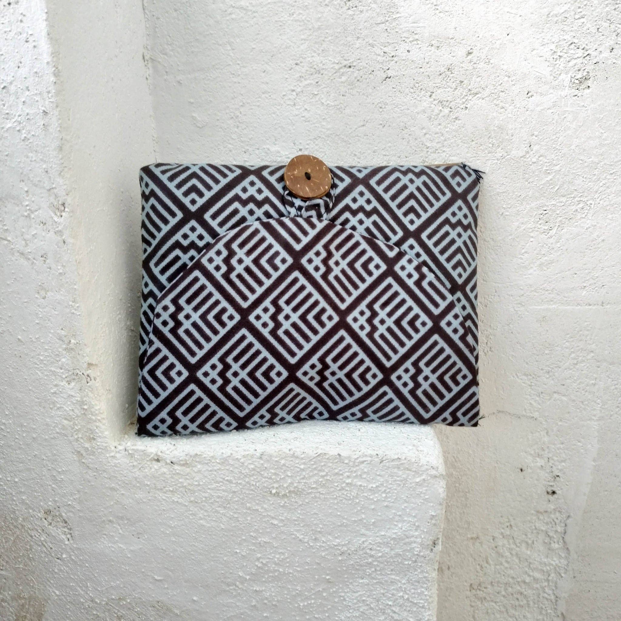 Amani ya Juu – wholesale Grocery/shopping bag – Folded Shopping Tote Buttoned2