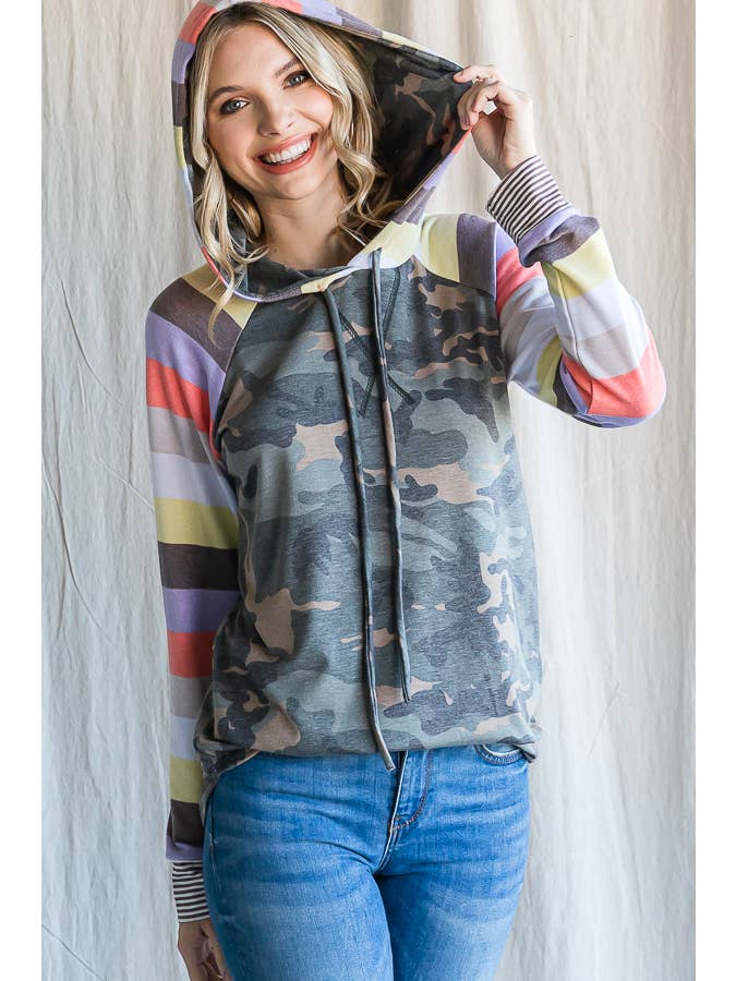 7th Ray - Vendita all'ingrosso Felpa con cappuccio - Donna - Felpa con cappuccio a righe con stampa mimetica e maniche raglan con coulisse T454915