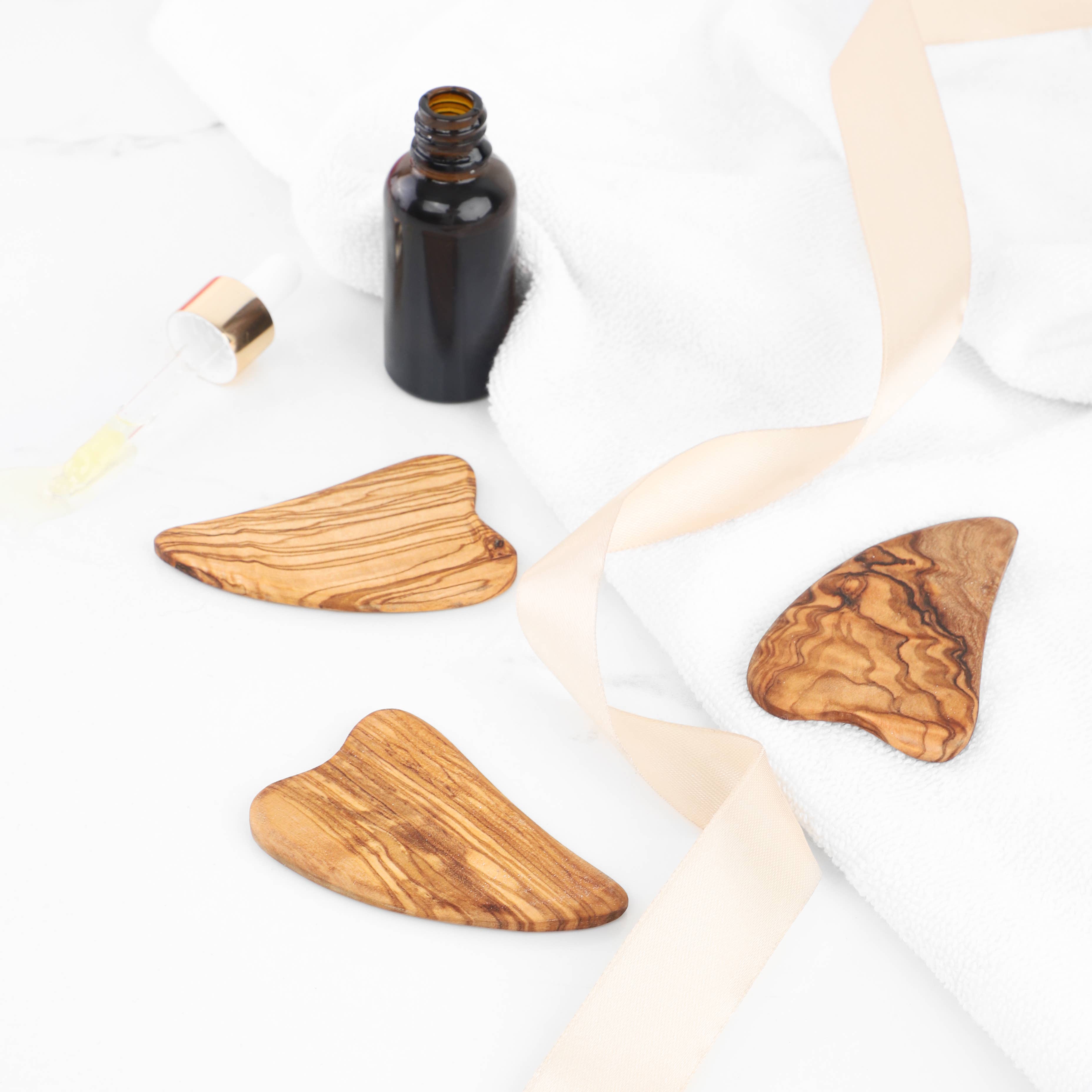 Krafts GmbH Olive Wood - Wholesale Gua Sha Tool - Gua Sha Set aus Olivenholz – Herzform, 3-teilig2
