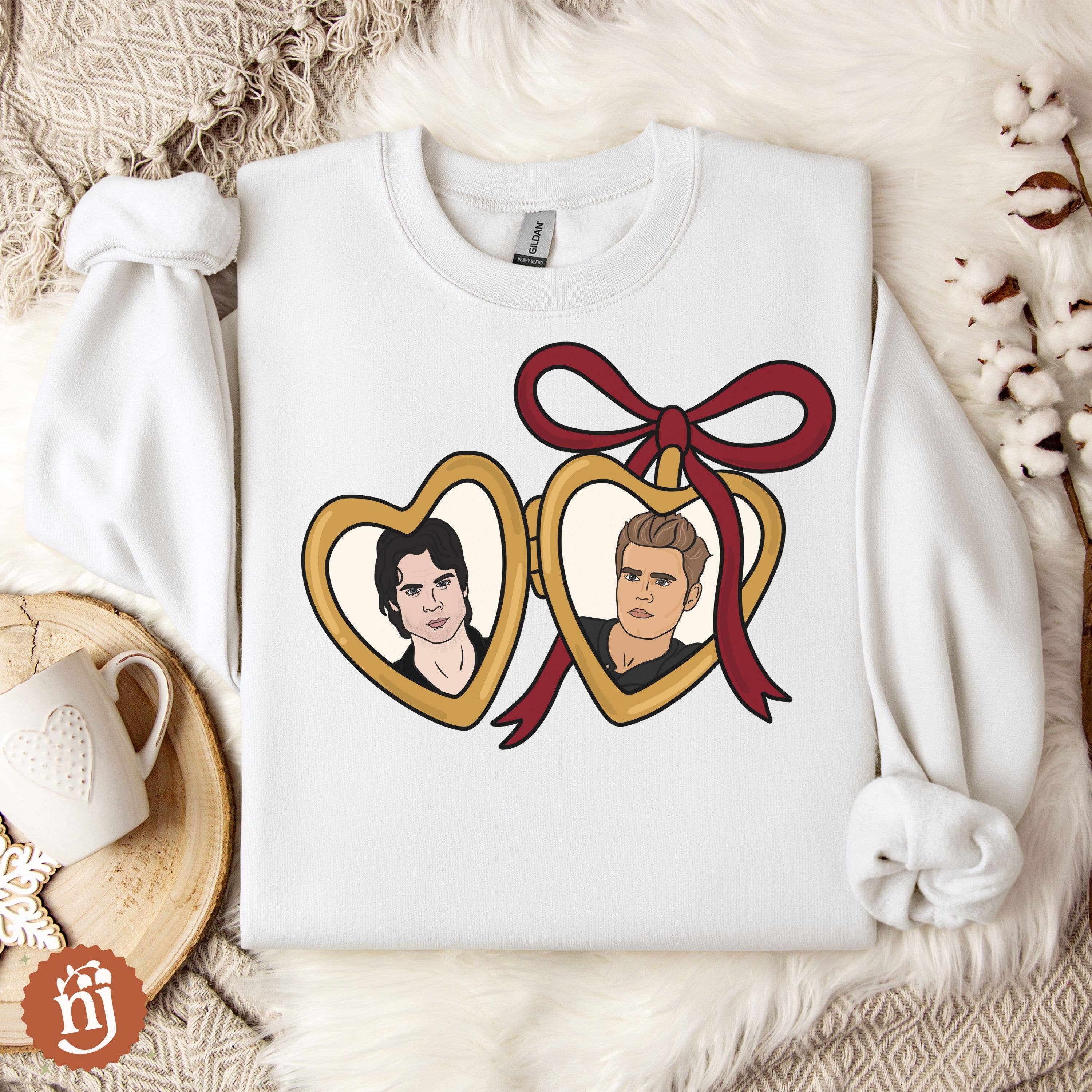 Nearly June Design Co - Vendita all'ingrosso Felpa - Unisex - Felpa con ciondolo dei fratelli Salvatore di The Vampire Diaries2