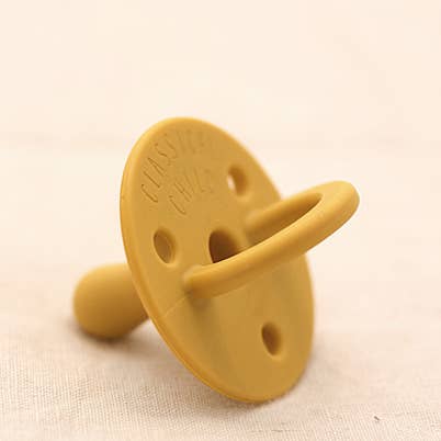 Classical Child – Engroshandel Sut - Baby – Miljøvenlig baby pacifier i sennepsfarve2