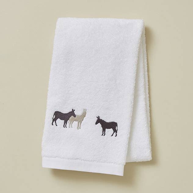 Embroidered towel 50x100 RDV au pré blanc for wholesale by Sylvie Thiriez