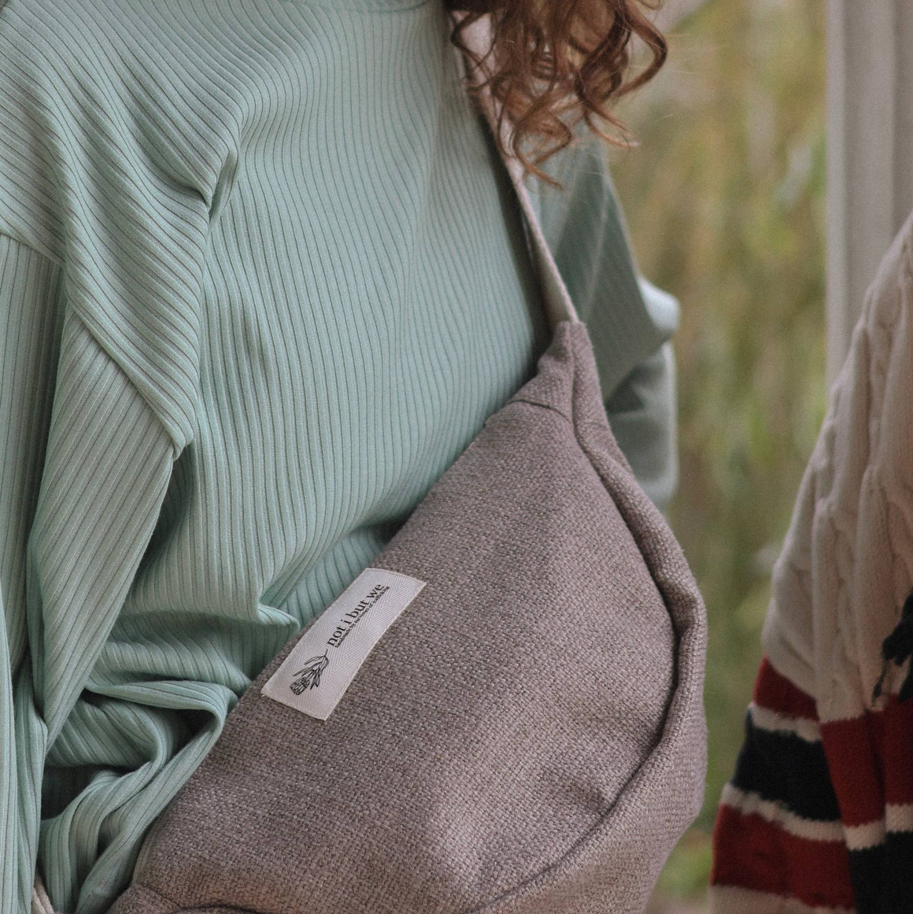 Not I But We - Vente Sac ceinture – unisexe - Sacs bandoulière recyclés | Fabriqués de manière éthique par des survivants6