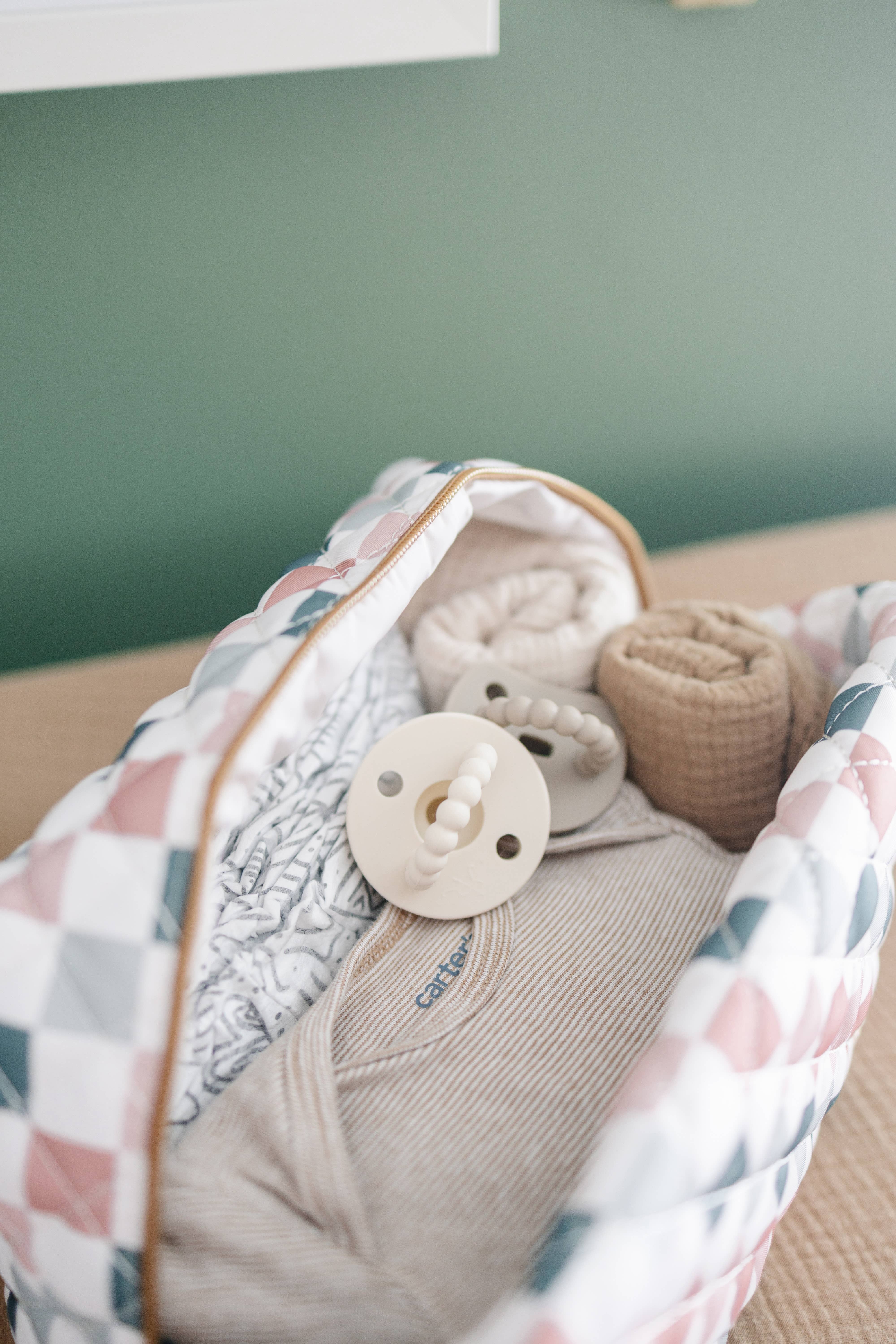 Frederick Family Co. - Wholesale Makeup/Cosmetic Bag - Quilted Carry All Pouch for Women – Large Makeup Organizer Bag, Stand Up Toiletry Case, Wide Zipper Opening, Cute Travel Pouch5