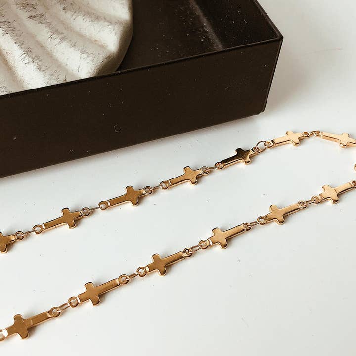 Ouro amarelo Gargantilha cruzada sem manchamento Dilara Ouro 18K para venda a revendedores na Faire1