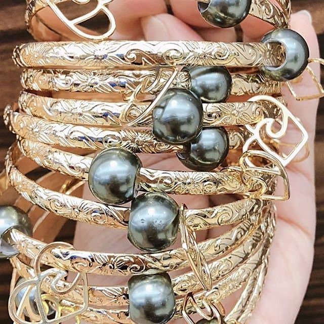 5mm Hawaiian Floating Black Shell Pearl Hamilton Gold Bracel and other Purchase Wholesale david yurman. Free Returns & Net 60 Terms on Faire trending on Faire.