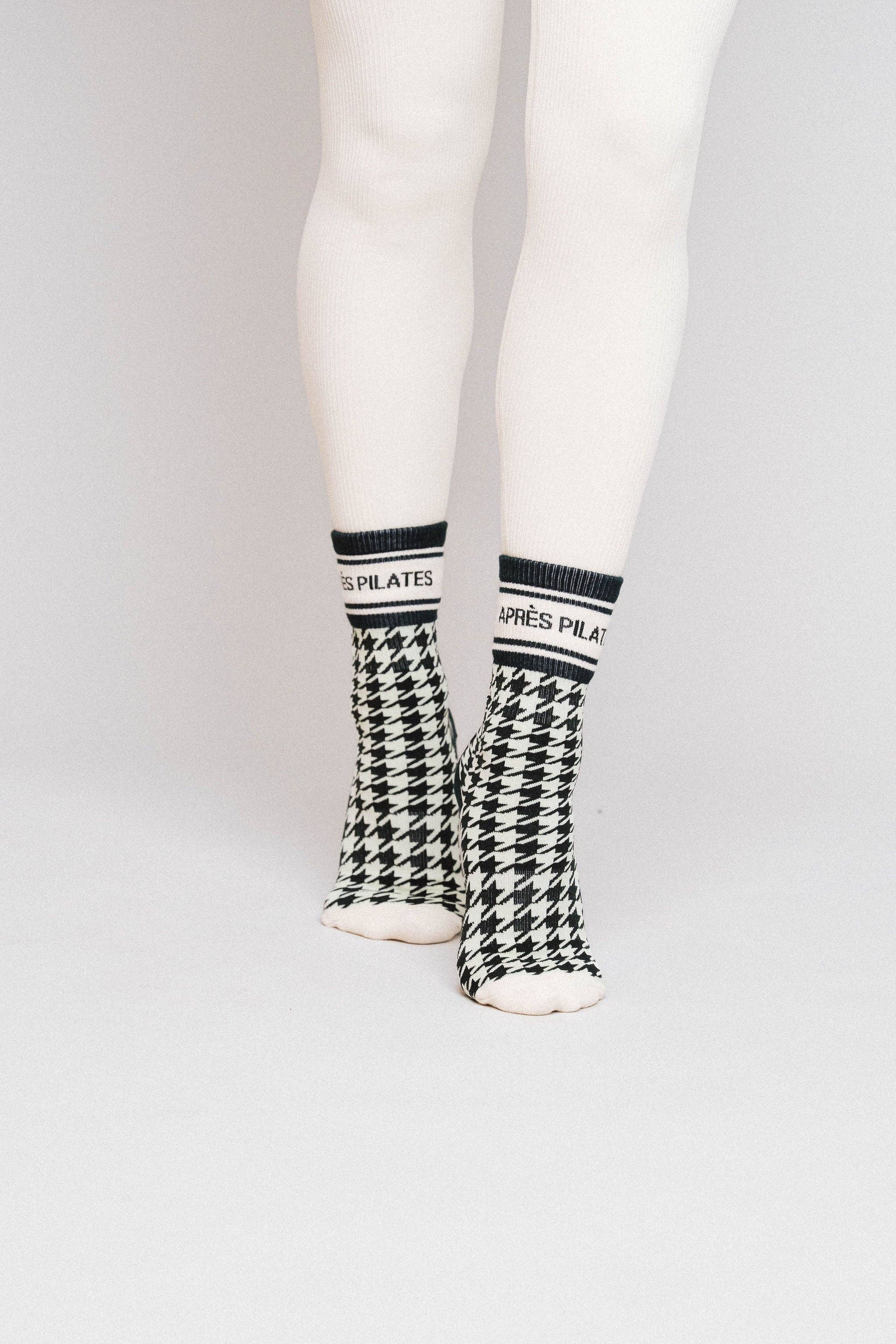 Pilates Honey - Vendita all'ingrosso Calzini - Donna - La Maglia Girocollo Pied de Poule The Slopes1