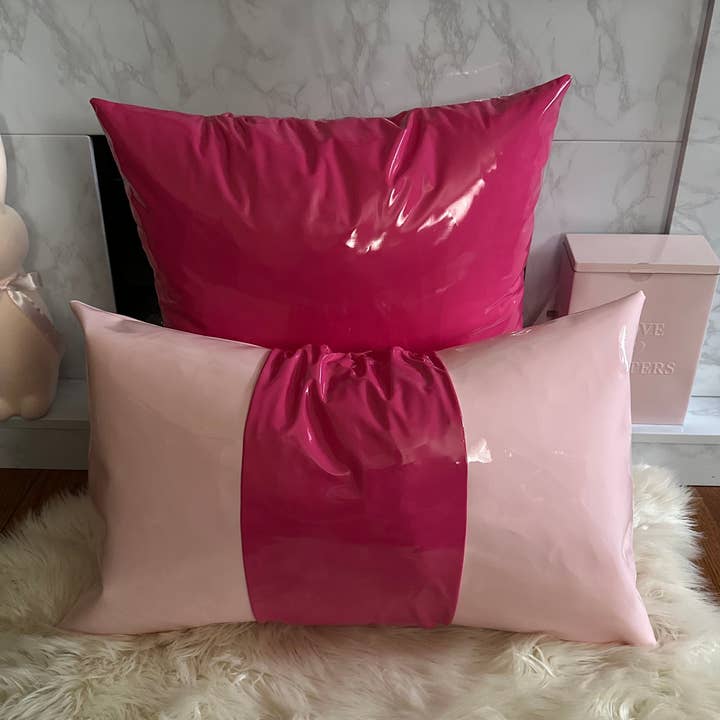 Coussin en similicuir rose bicolore pour la vente par kierst