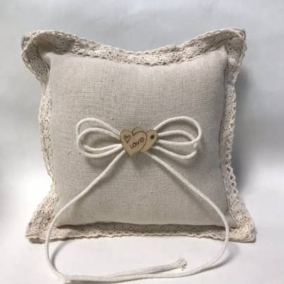 Kussen met jute ringdrager - Rustiek geregen voor wholesale door SLS SUPPLY FLORA