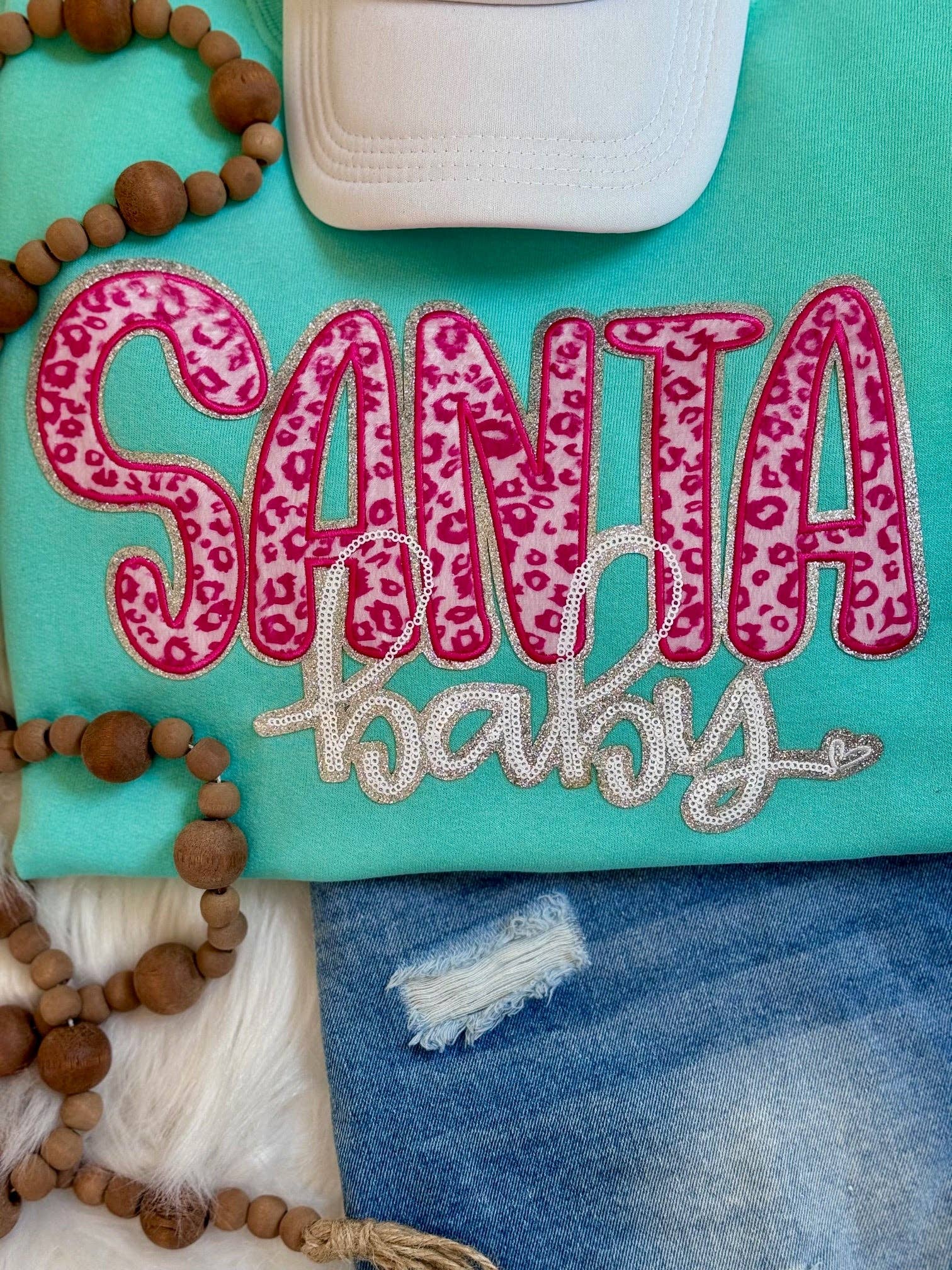sequinandstiches – Emblema por atacado – Santa Baby Rosa Leopardo Chenille e Lantejoulas Patch Termocolante, Fundo de Purpurina Prateada, Patch de Natal1