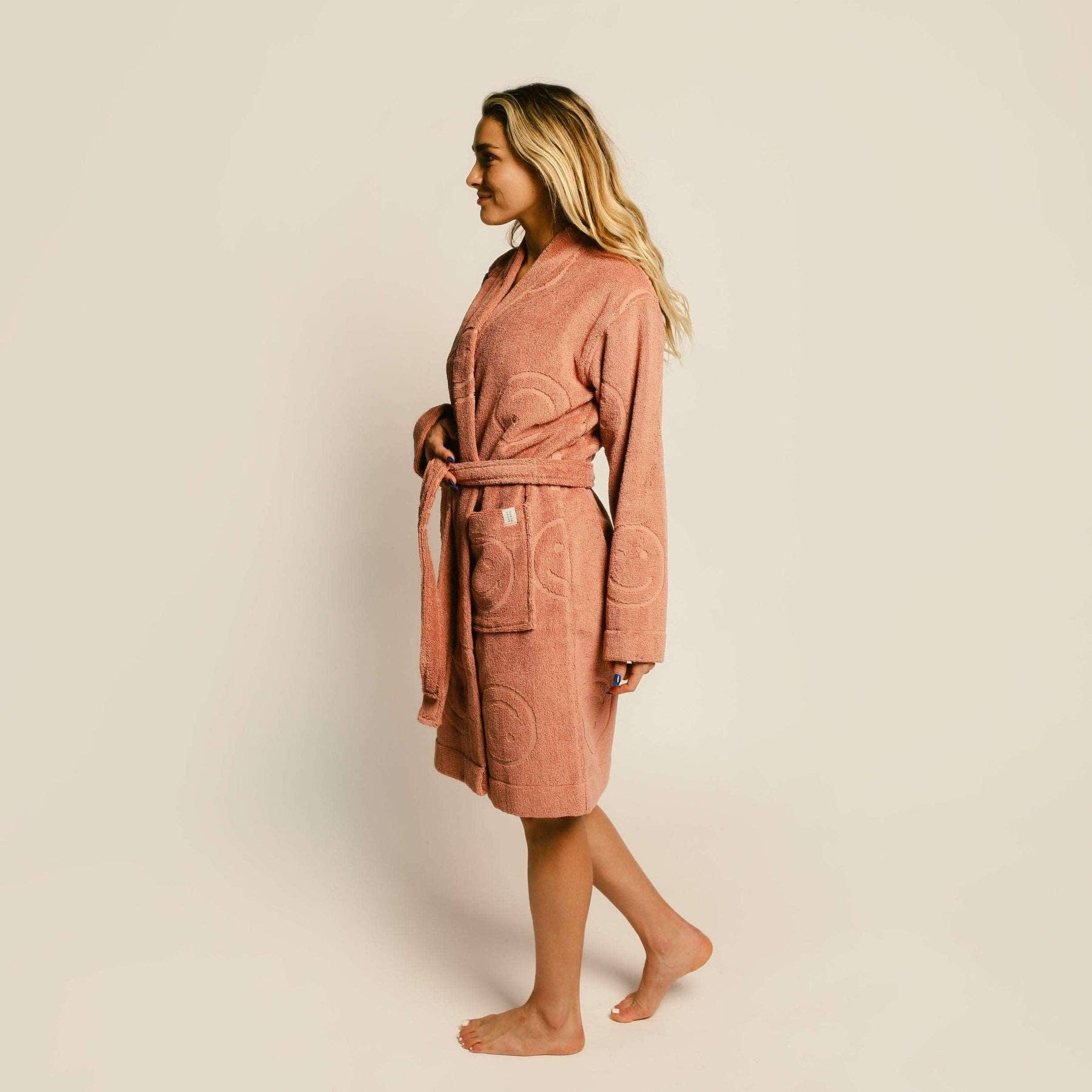 Happy Place Brand - Venta al por mayor Bata - Mujer - Albornoz de rizo con diseño sonriente para la piscina11