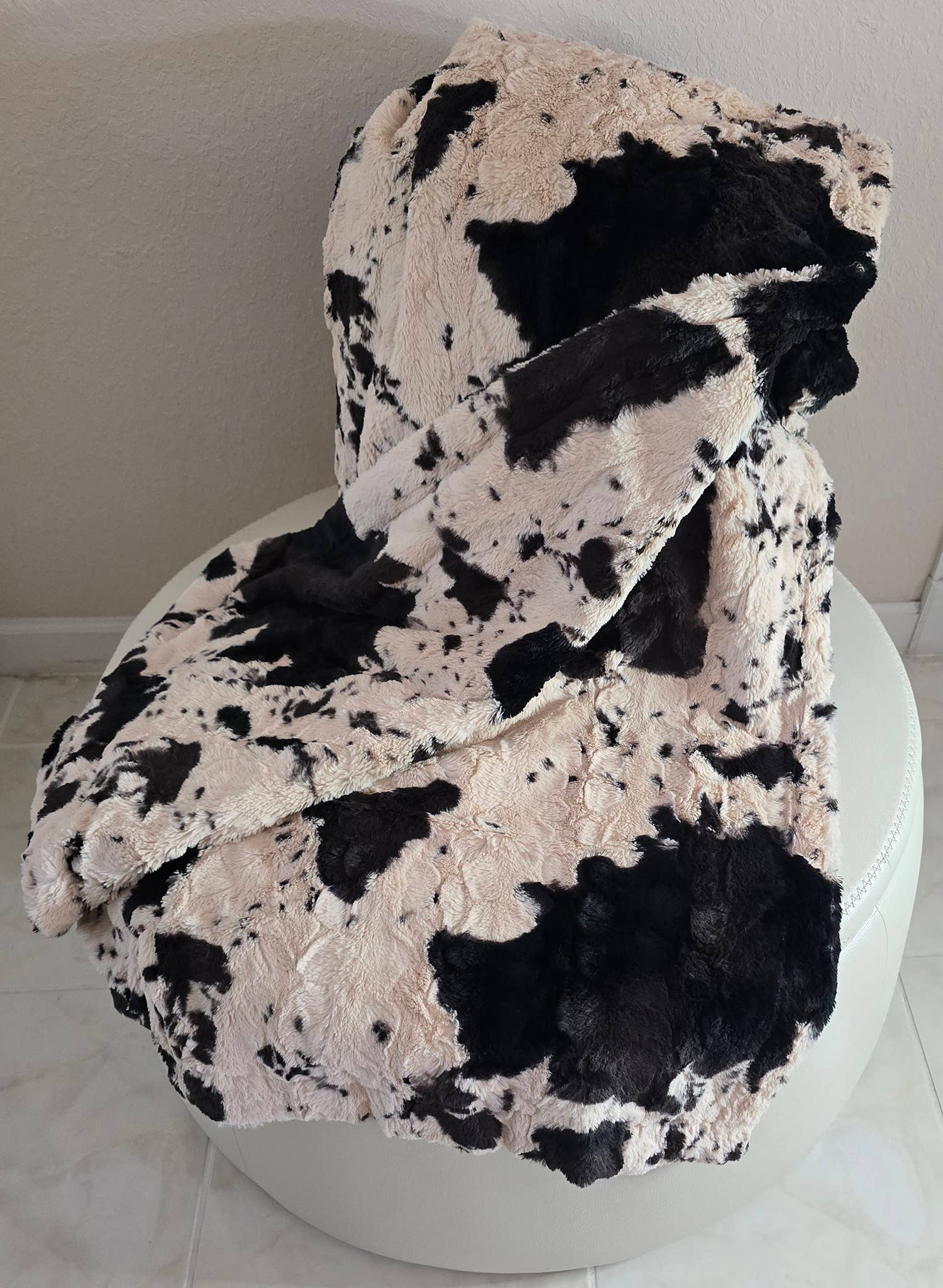 Two Lumps of Sugar - Wholesale Throw Blanket - Black Pony 40 X 40 Minky Faux Fur Blanket2