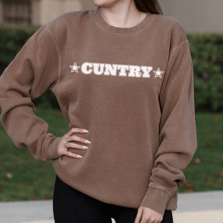 Cuntry Bold Western Graphic met Steraccenten en Cowgirl Attitude – Pigment Crewneck Sweatshirt voor wholesale door OSME