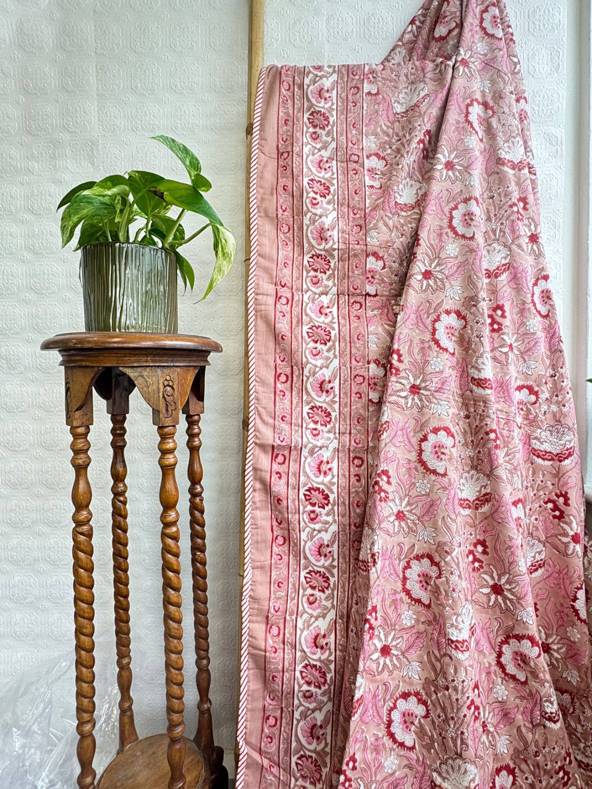 Essential Designs London – wholesale Throw blanket – Pure Soft Cotton Indian Floral Dohar Pink White Red 5