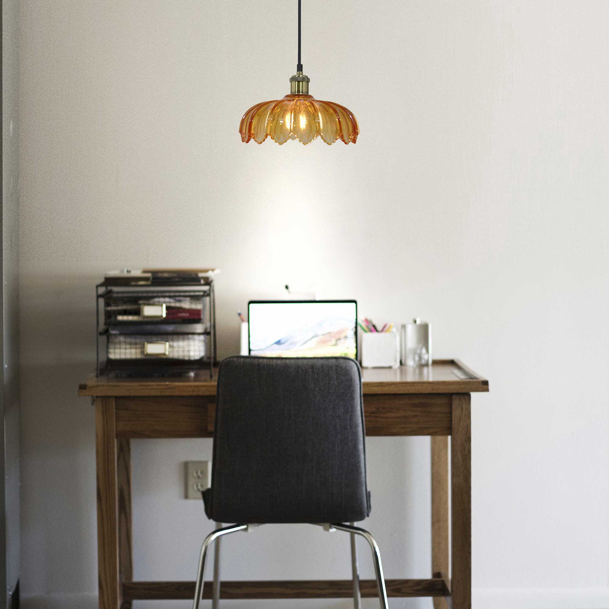 C-Création - Wholesale Chandelier/Hanging Light - Retro-style colored glass pendant Petal14