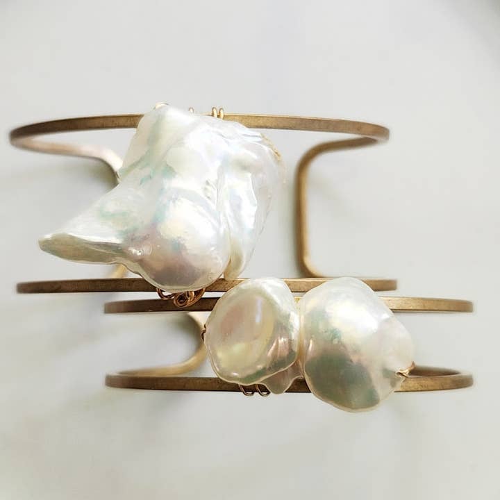 Sara Sela Jewelry - Wholesale Cuff Bracelet - Bold Natural Baroque Pearl Wrapped Brass Cuff Bracelet12